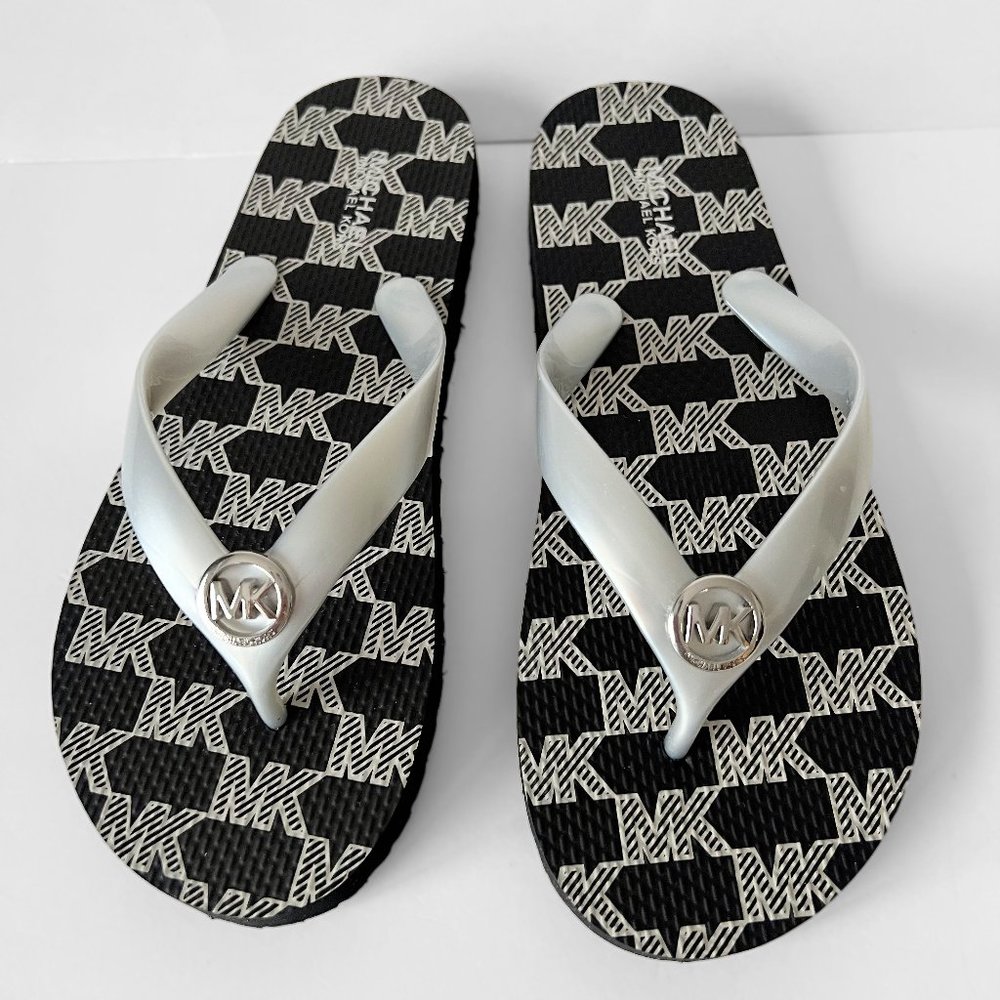 NEW MICHAEL Michael Kors Black Sliver logo Medallion Sandals, Size 6